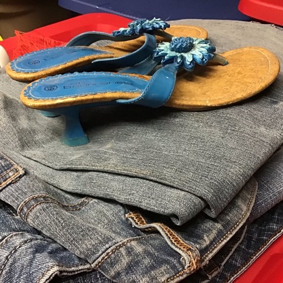 NO BOUNDARIES woman’s low heeled sandals sz 6 1/2 - Picture 2 of 7